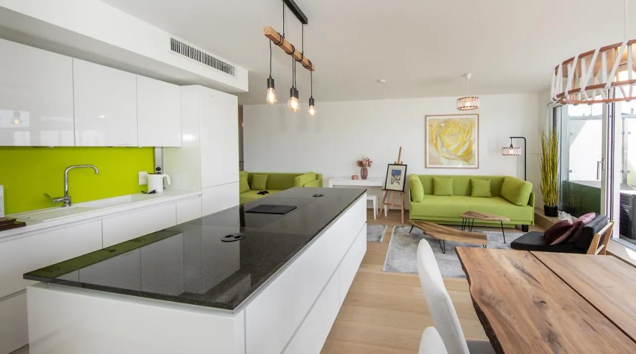 Skyline Apartment Mit Terrasse Close To Lakes Vienna 0*,  Austria