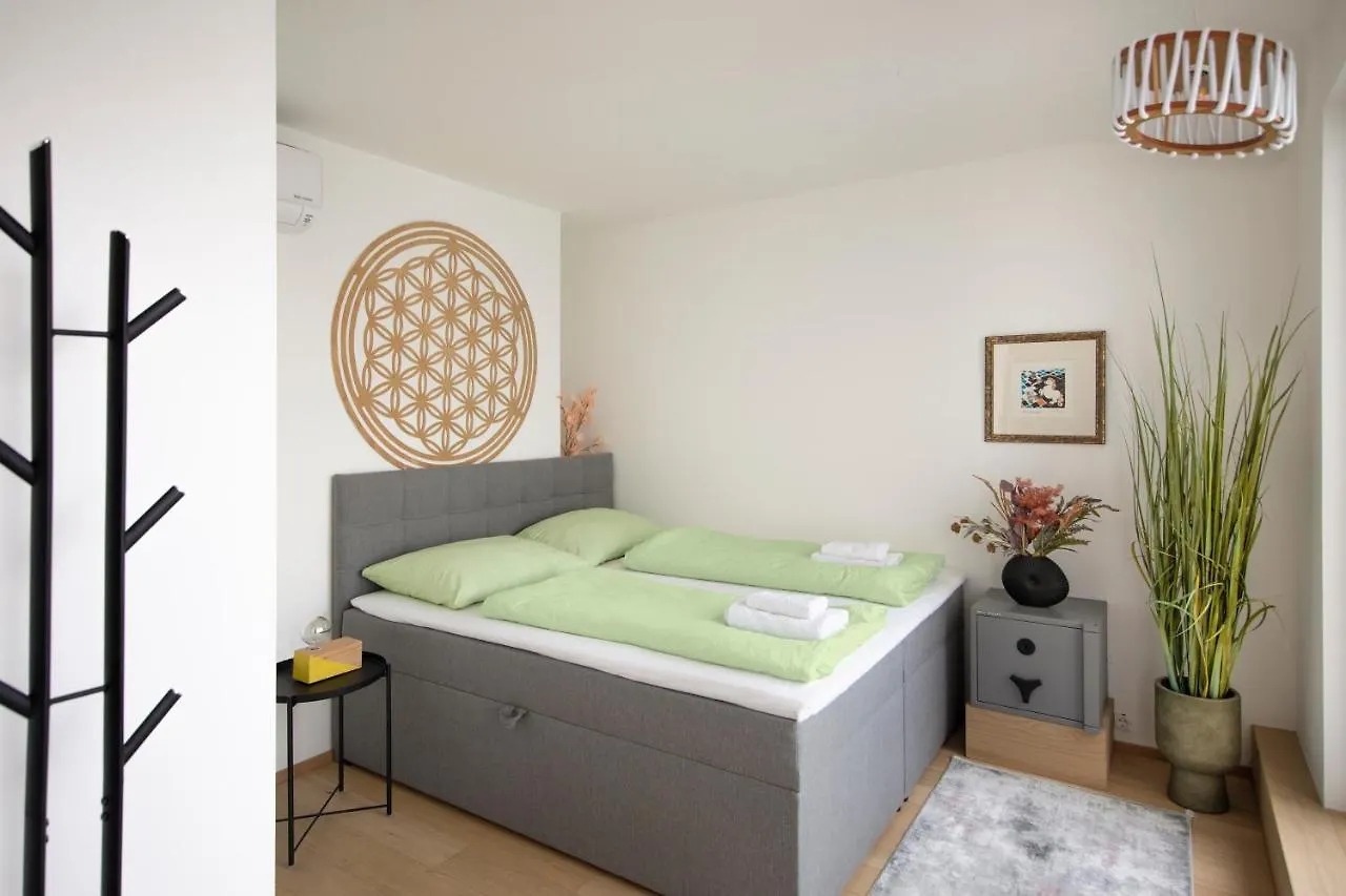 Skyline Apartment Mit Terrasse Close To Lakes Vienna