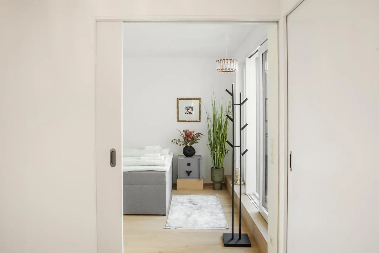 Skyline Apartment Mit Terrasse Close To Lakes Vienna