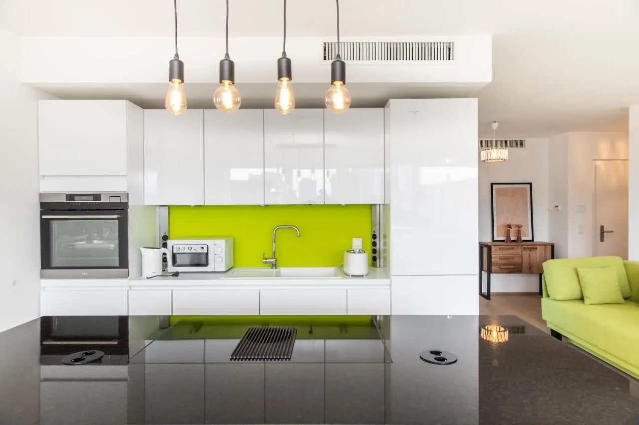 Skyline Apartment Mit Terrasse Close To Lakes Vienna
