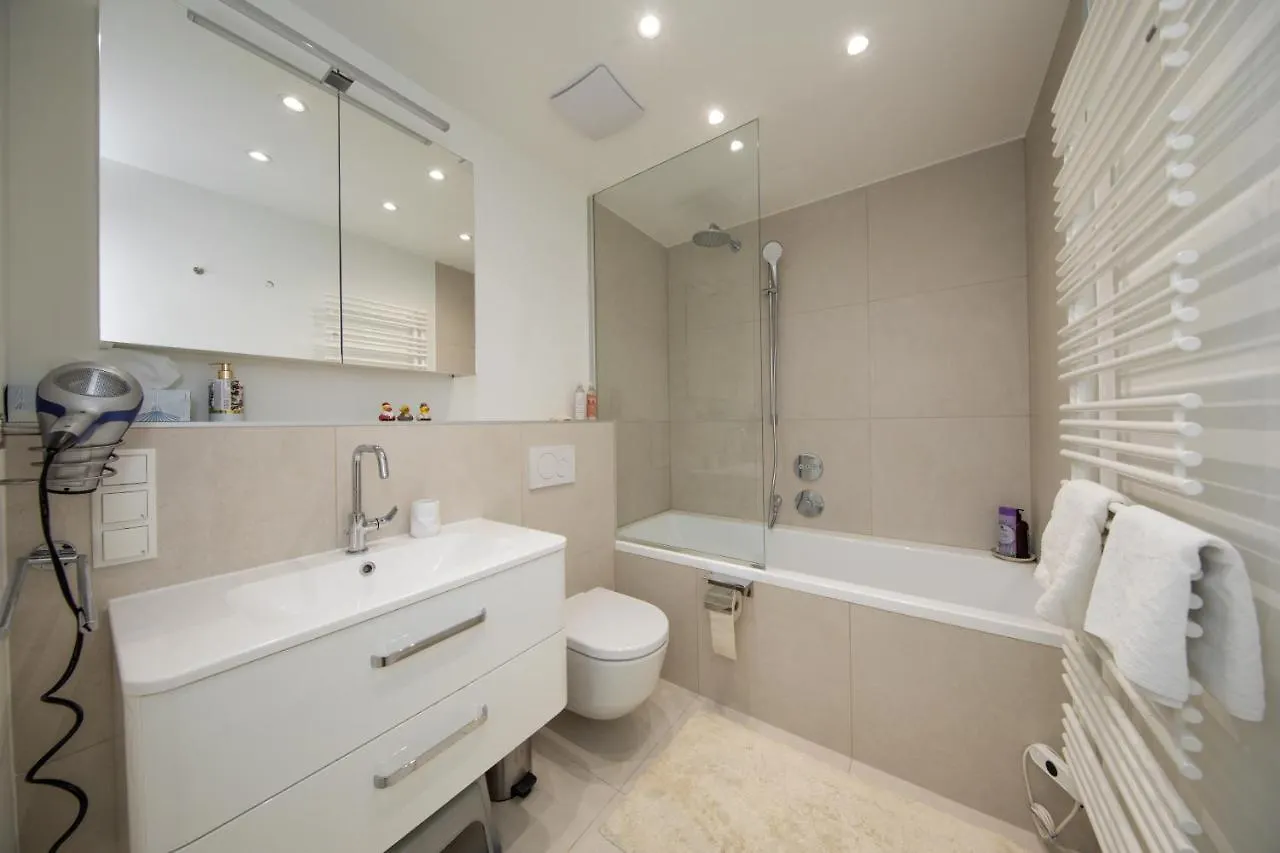 Skyline Apartment Mit Terrasse Close To Lakes Vienna