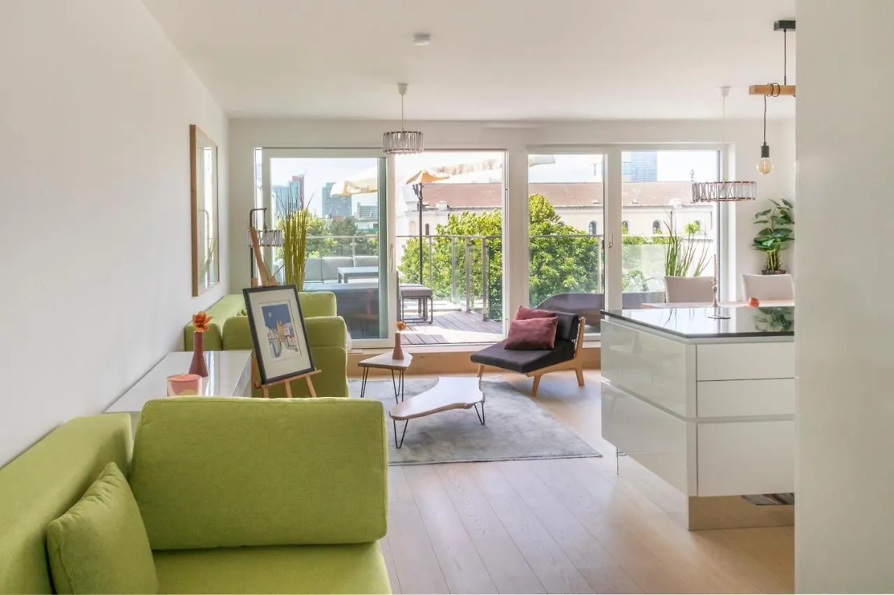 Skyline Apartment Mit Terrasse Close To Lakes Vienna