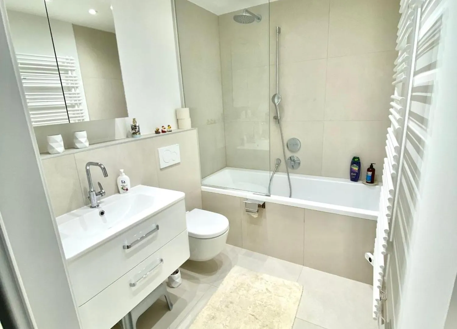 Skyline Apartment Mit Terrasse Close To Lakes Vienna