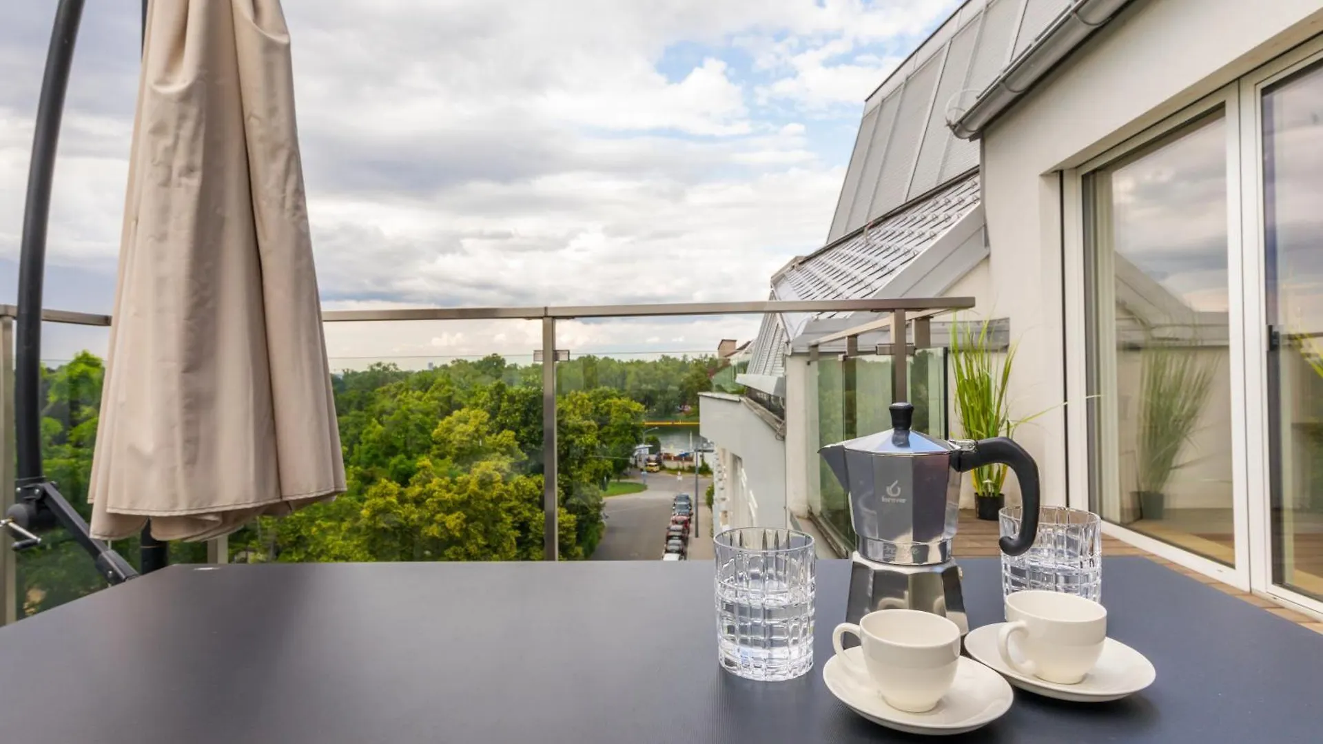 Skyline Apartment Mit Terrasse Close To Lakes Vienna 0*,