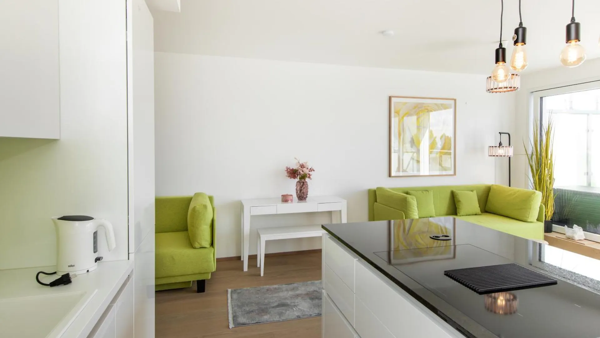 Skyline Apartment Mit Terrasse Close To Lakes Vienna