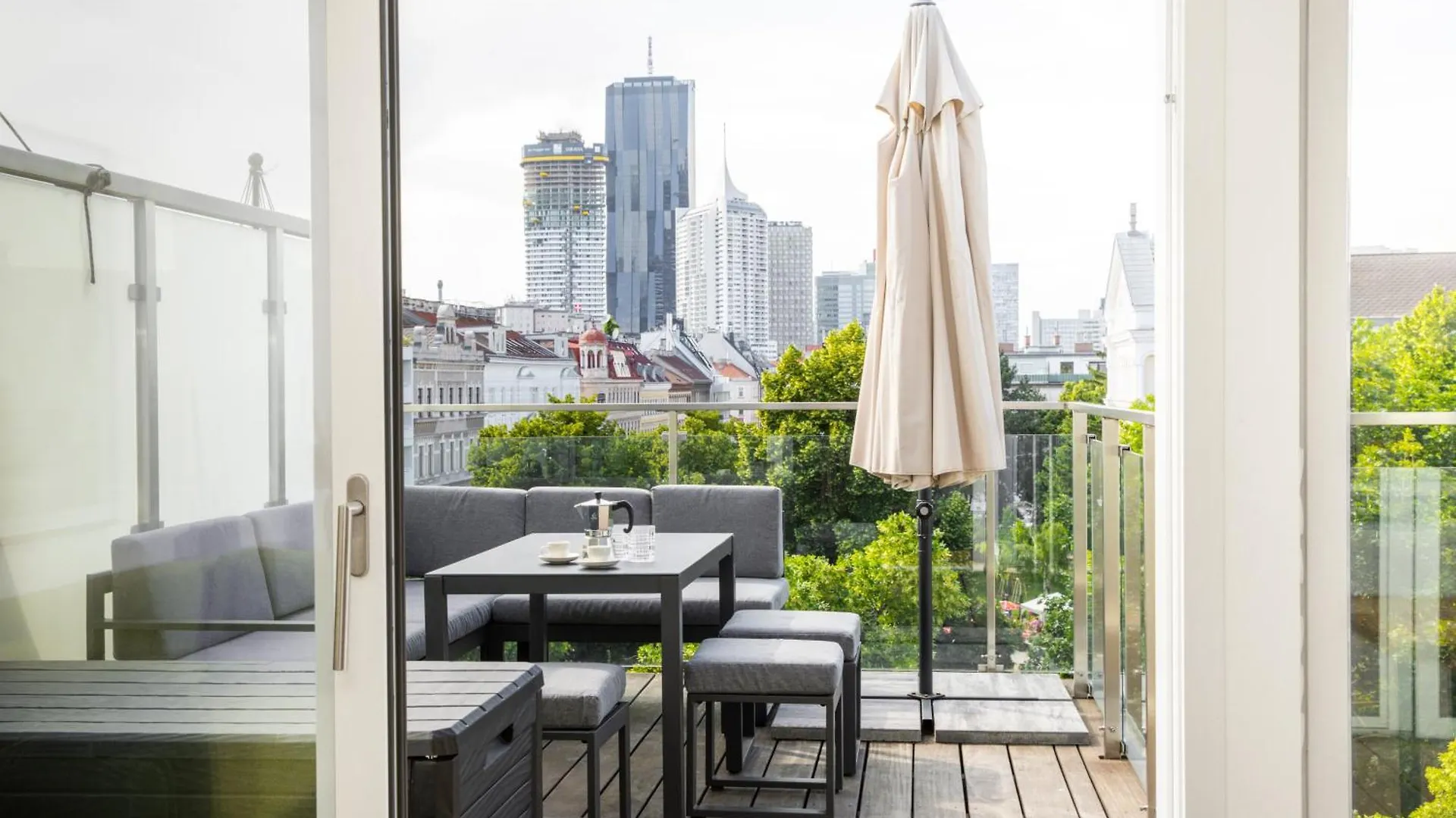 Skyline Apartment Mit Terrasse Close To Lakes Vienna