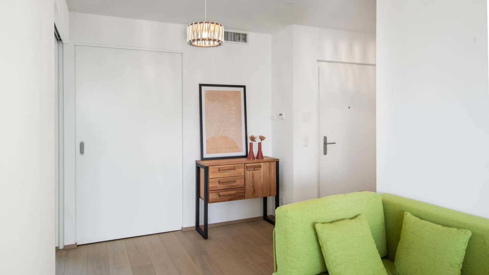 Skyline Apartment Mit Terrasse Close To Lakes Vienna 0*,  Austria