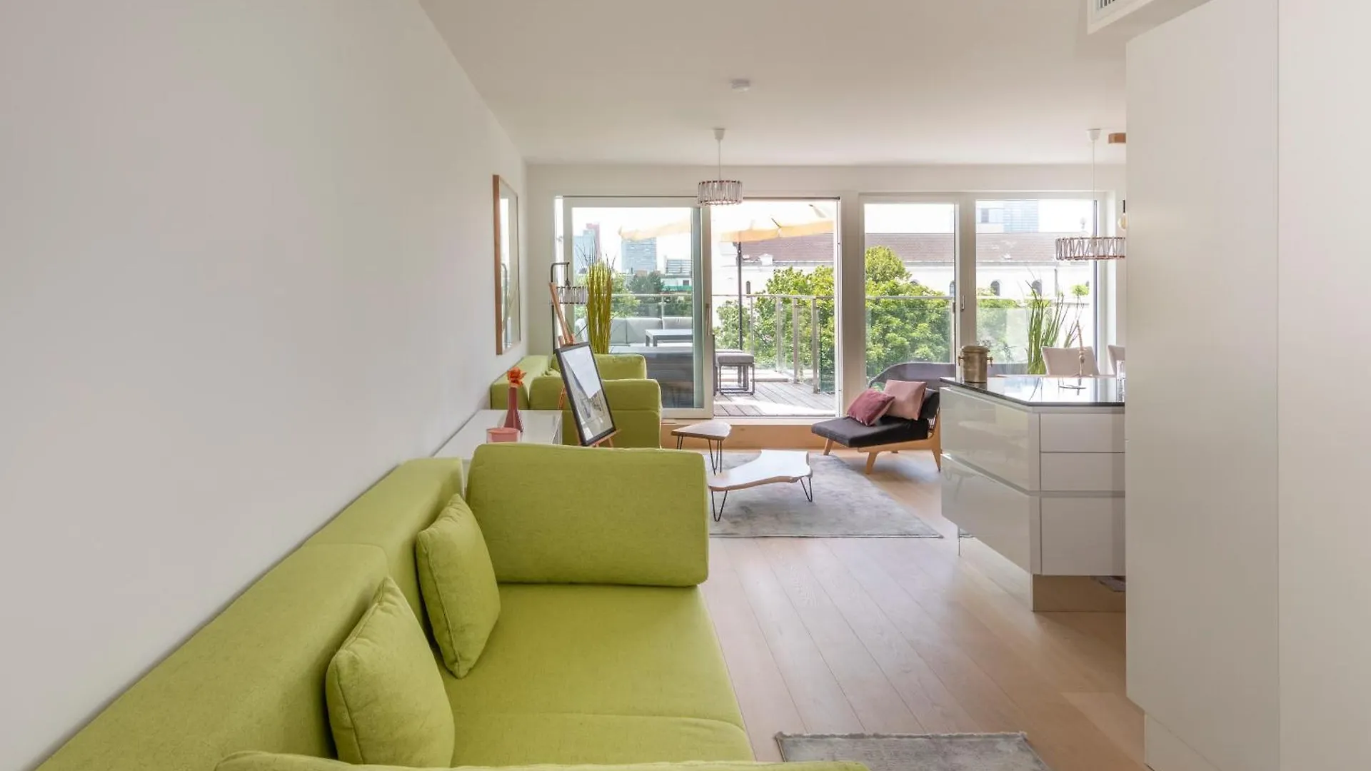 Skyline Apartment Mit Terrasse Close To Lakes Vienna 0*,